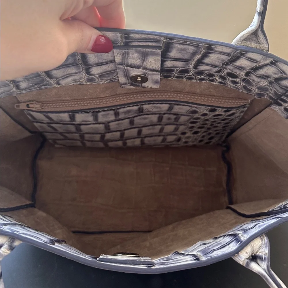 B MAY SMALL‎ POCKET TOTE EMBOSSED GATOR